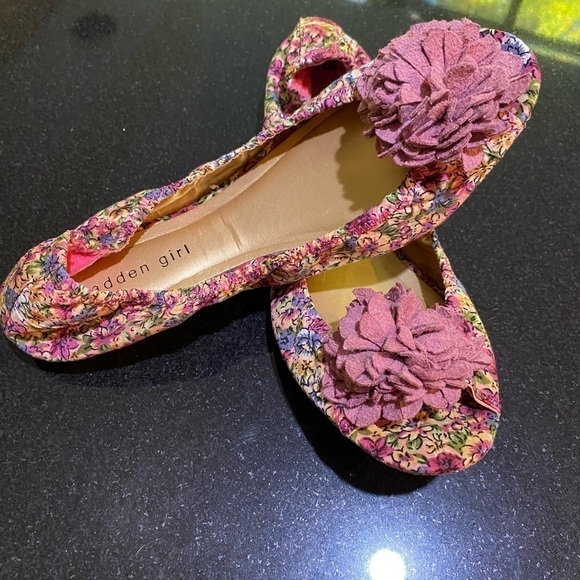 Madden Girl Pink Floral open toe ballet flats, size 8.5 - Picture 2 of 10